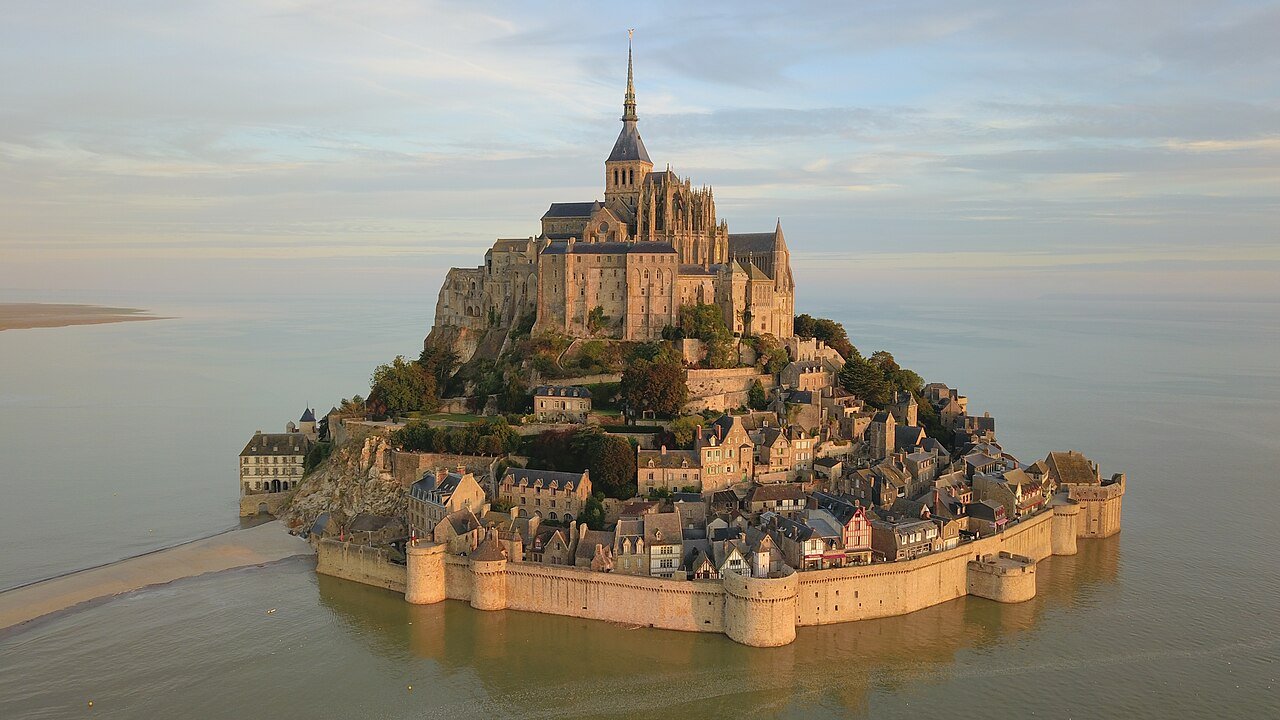 Transfert privé de Paris à Mont Saint-Michel